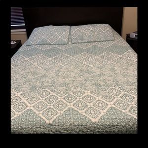 Potterybarn quilt & shams